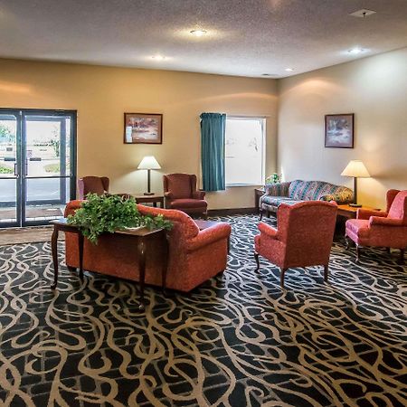 Quality Inn&Suites Mendota Bagian luar foto