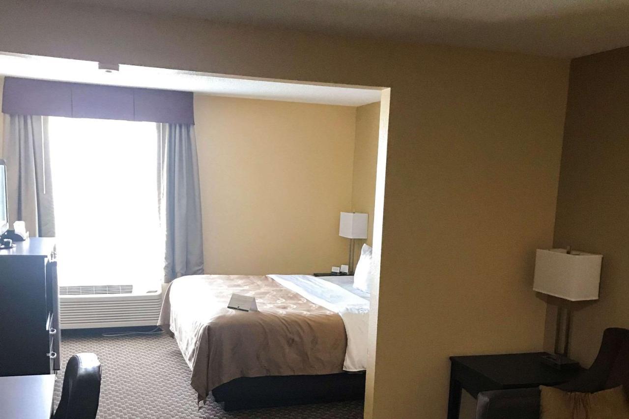 Quality Inn&Suites Mendota Bagian luar foto
