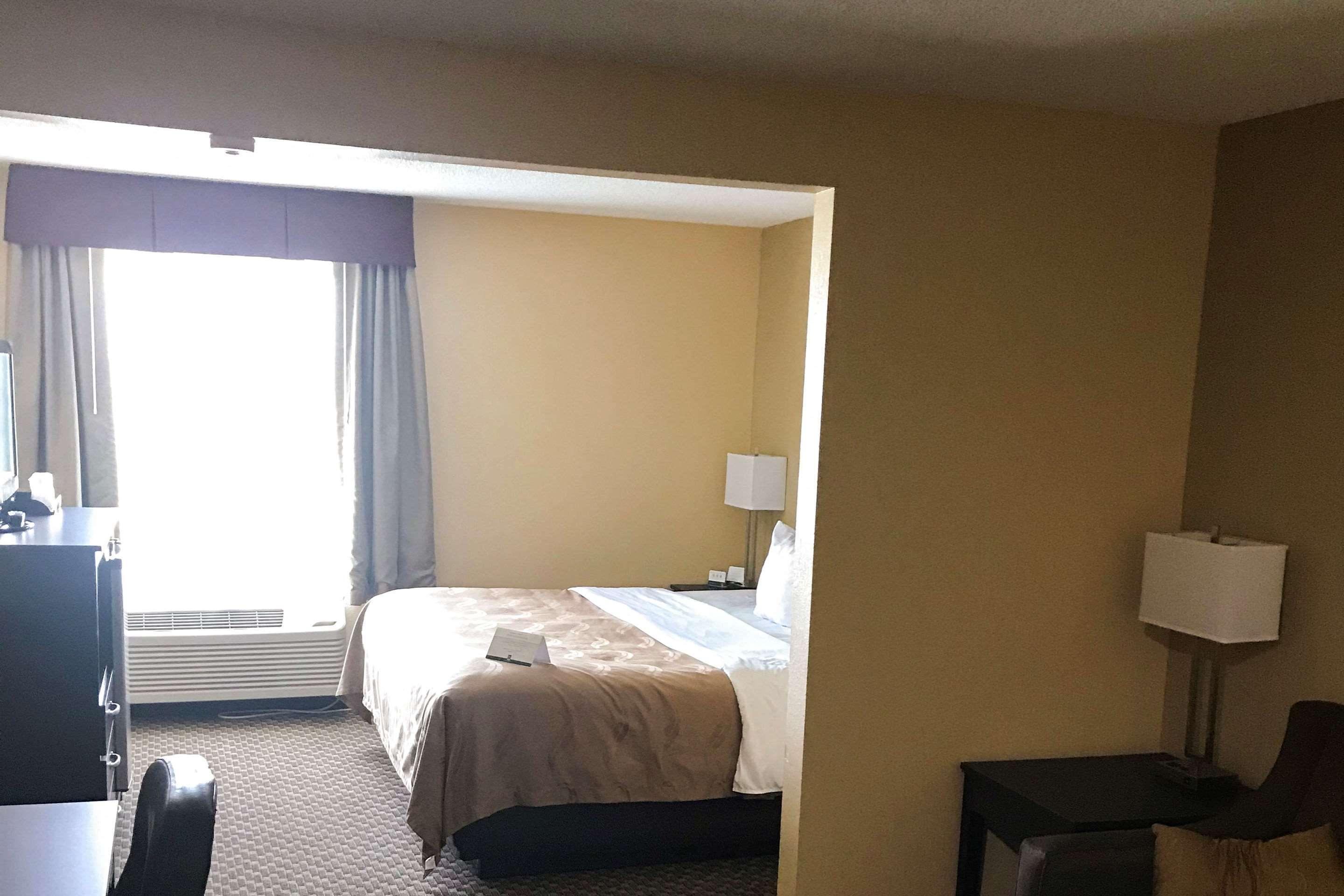 Quality Inn&Suites Mendota Bagian luar foto