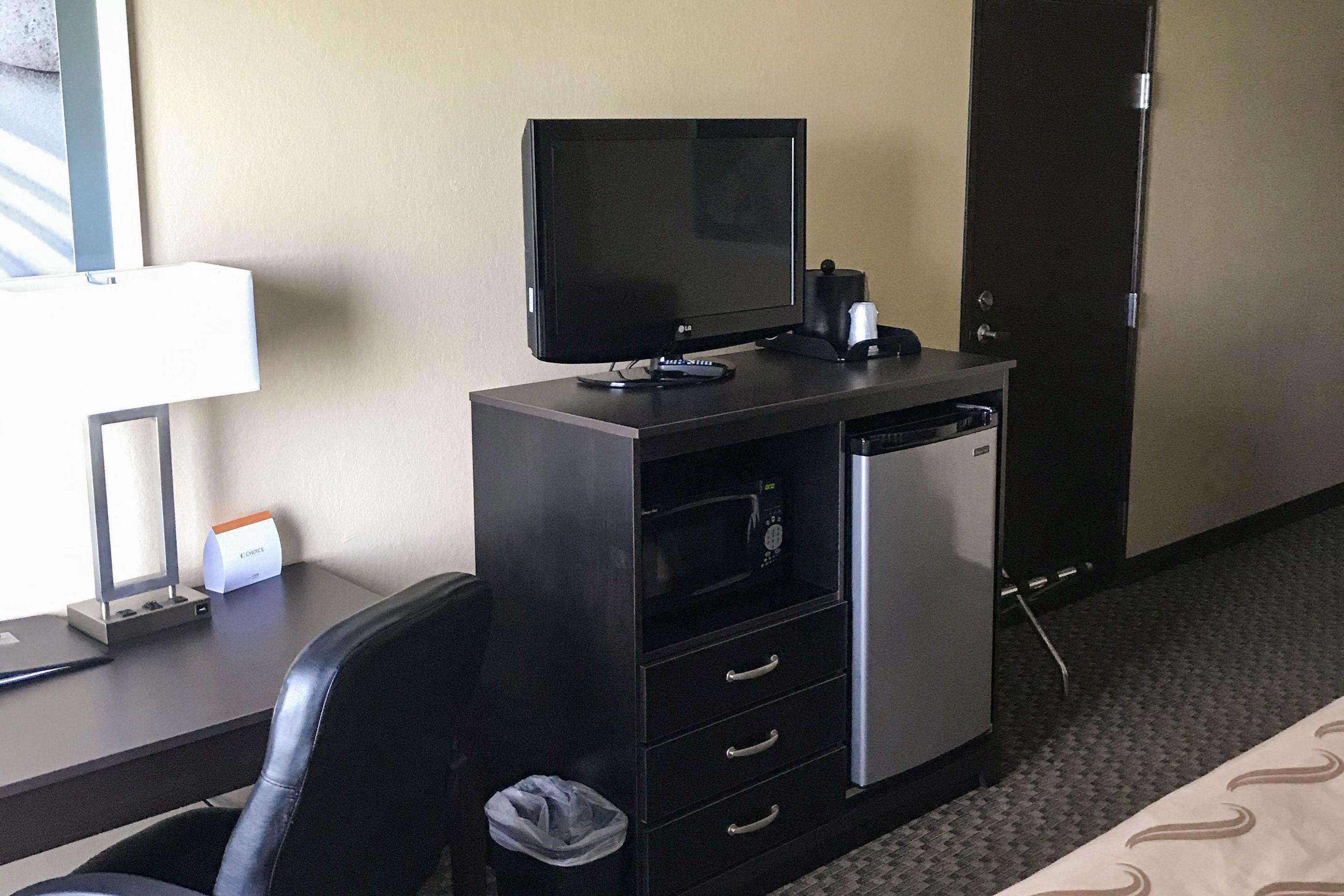 Quality Inn&Suites Mendota Bagian luar foto