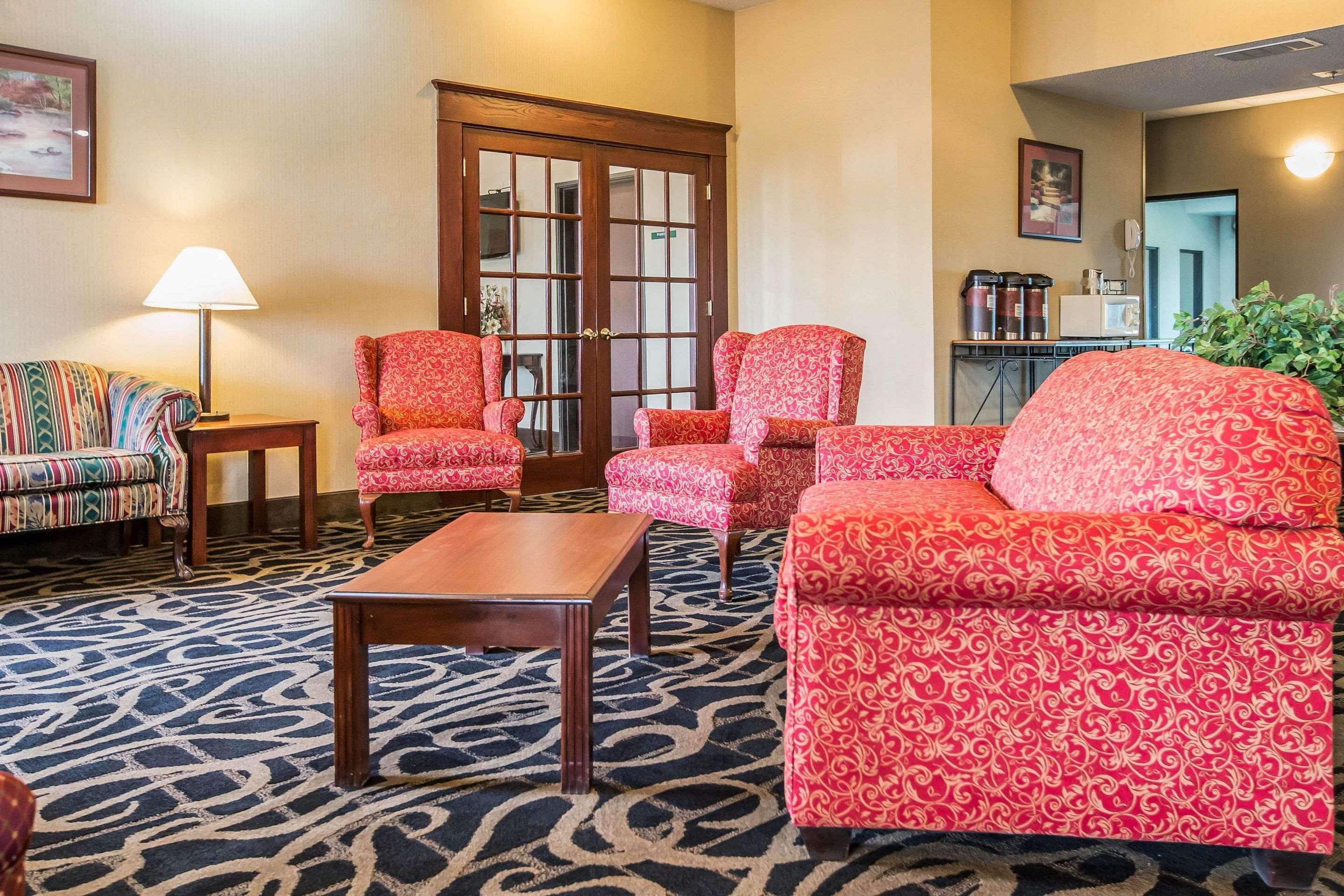 Quality Inn&Suites Mendota Bagian luar foto