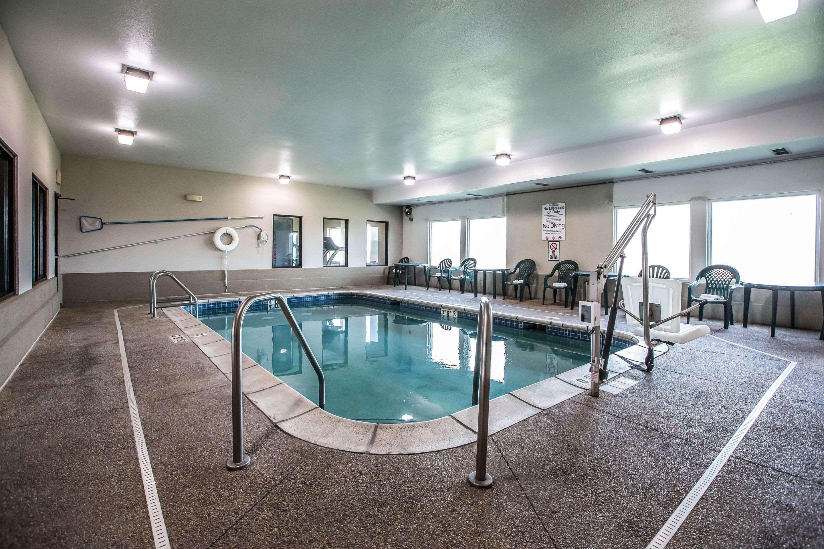 Quality Inn&Suites Mendota Bagian luar foto