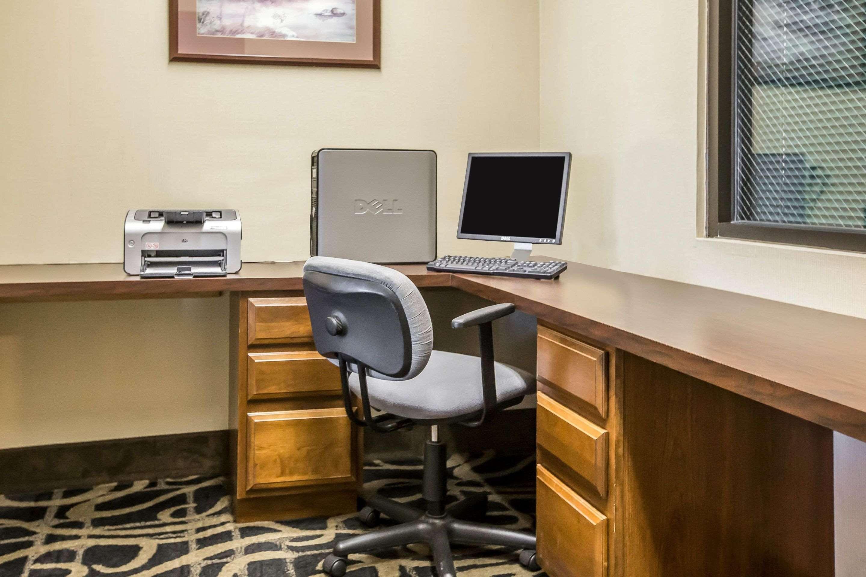 Quality Inn&Suites Mendota Bagian luar foto