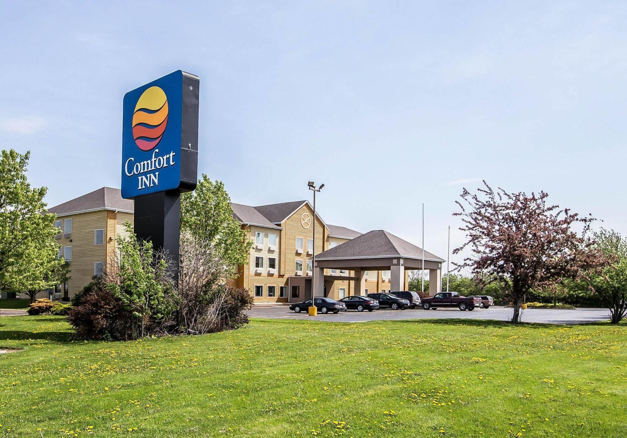 Quality Inn&Suites Mendota Bagian luar foto