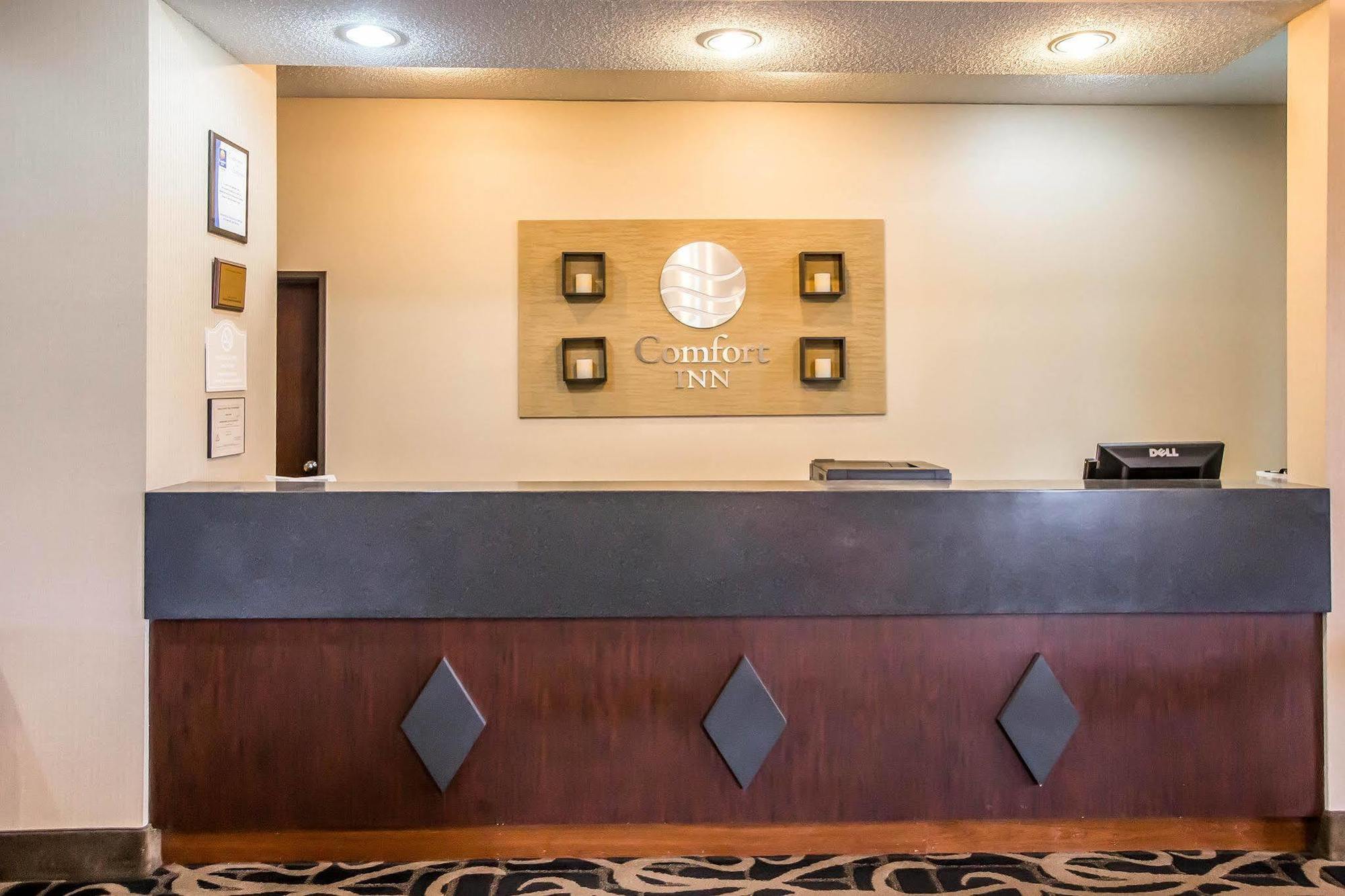 Quality Inn&Suites Mendota Bagian luar foto
