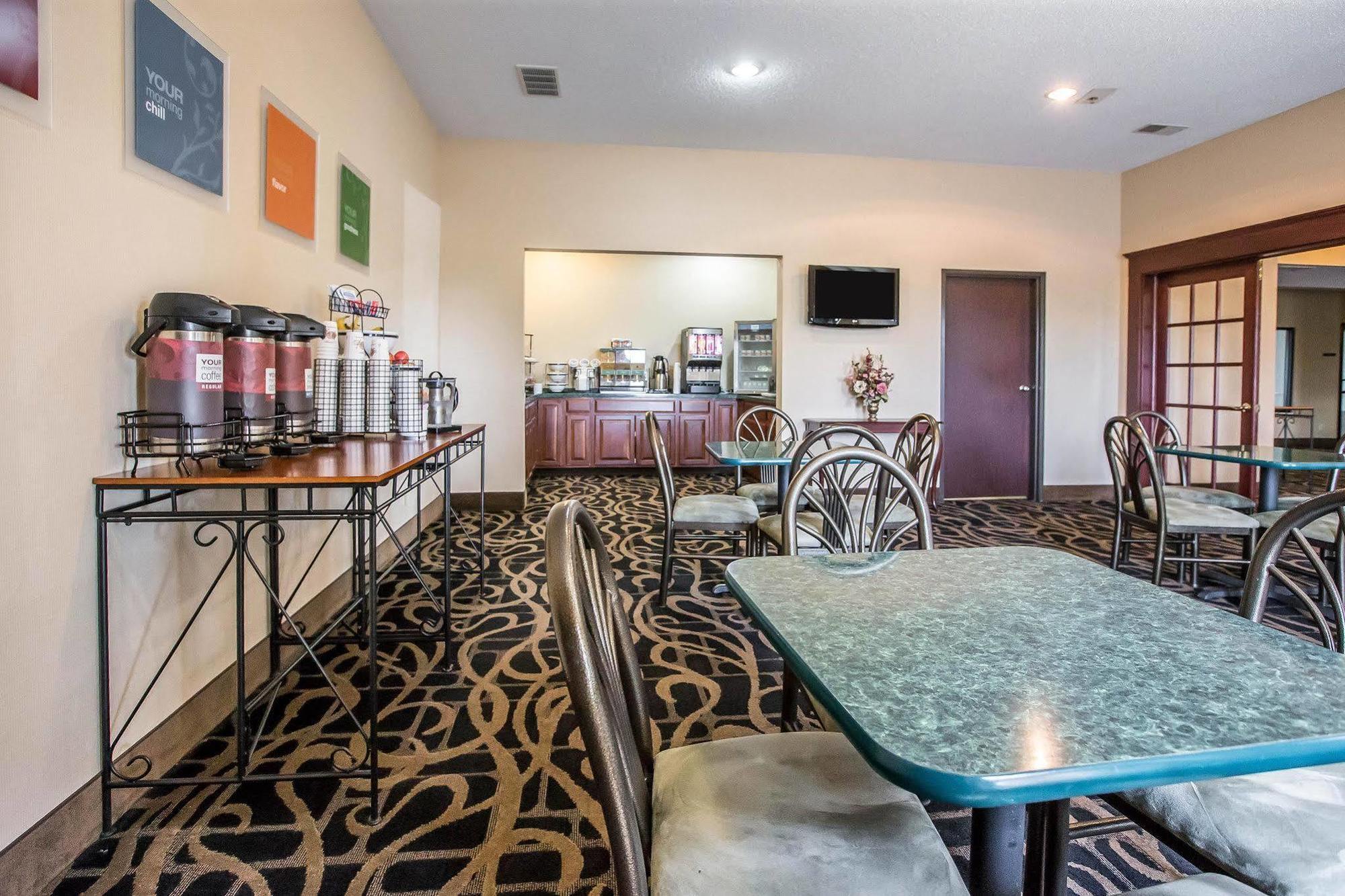 Quality Inn&Suites Mendota Bagian luar foto