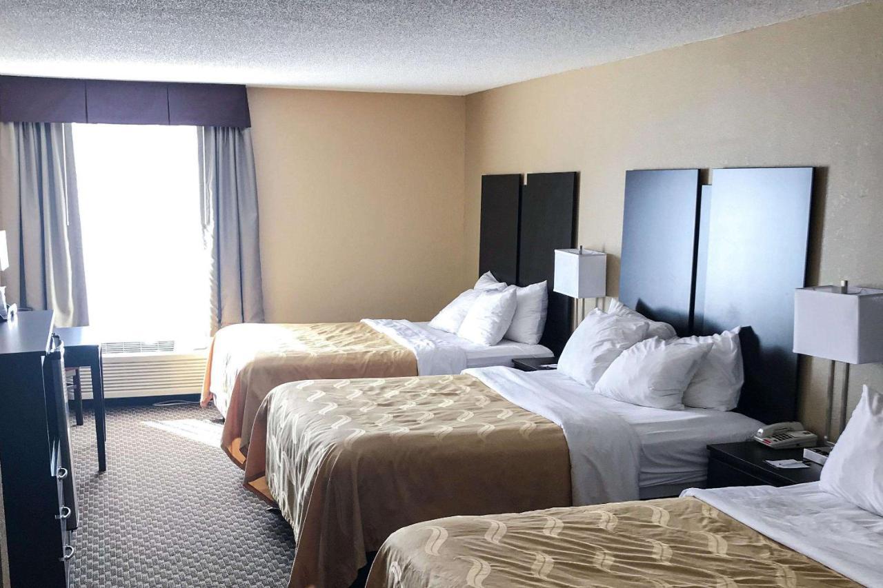 Quality Inn&Suites Mendota Bagian luar foto